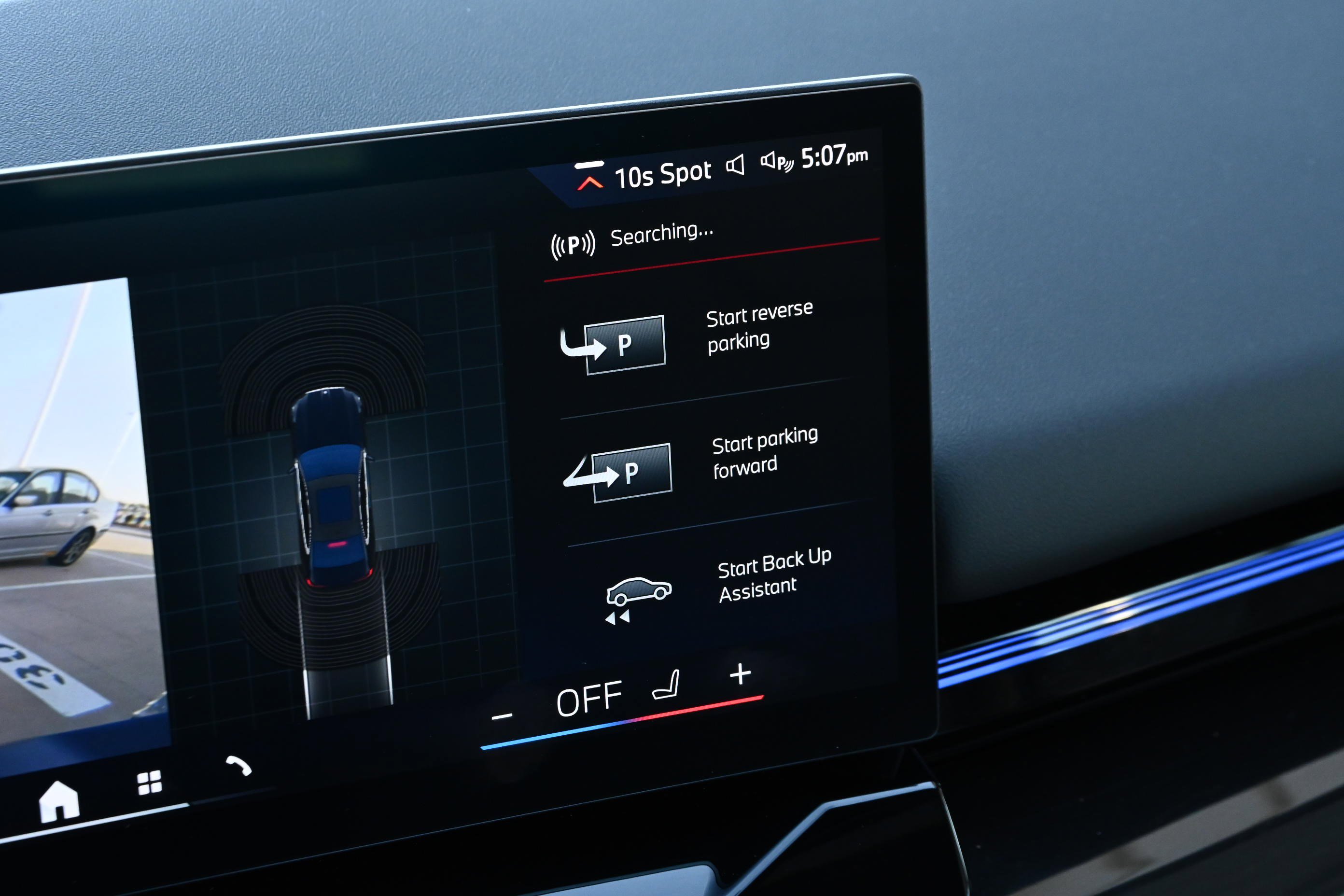 Certified 2024 BMW 530i w/ Convenience Package image 32