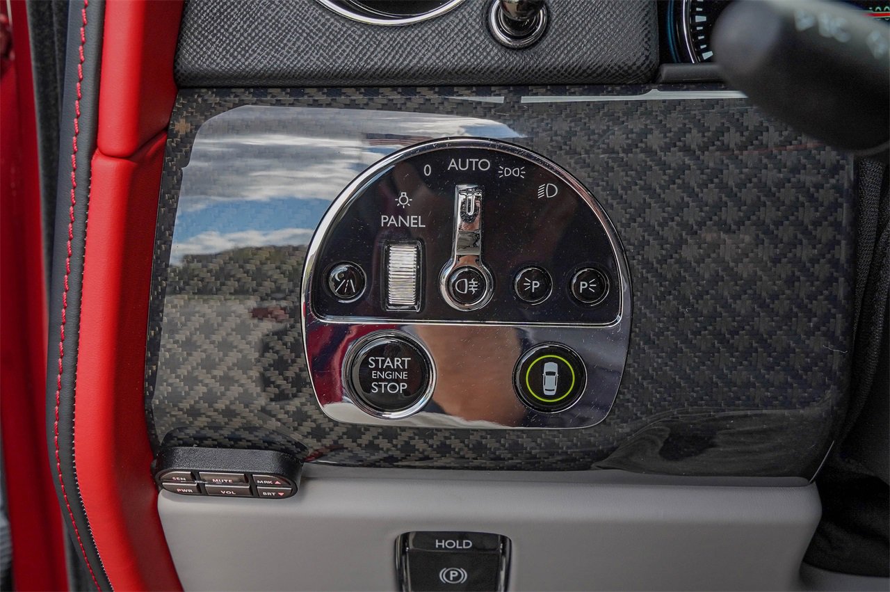 Certified 2024 Rolls-Royce Cullinan Black Badge w/ Dark Exterior Package image 33