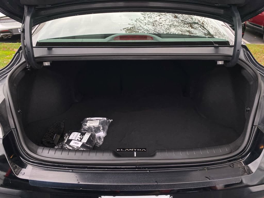 New 2025 Hyundai Elantra SEL w/ Cargo Package image 15