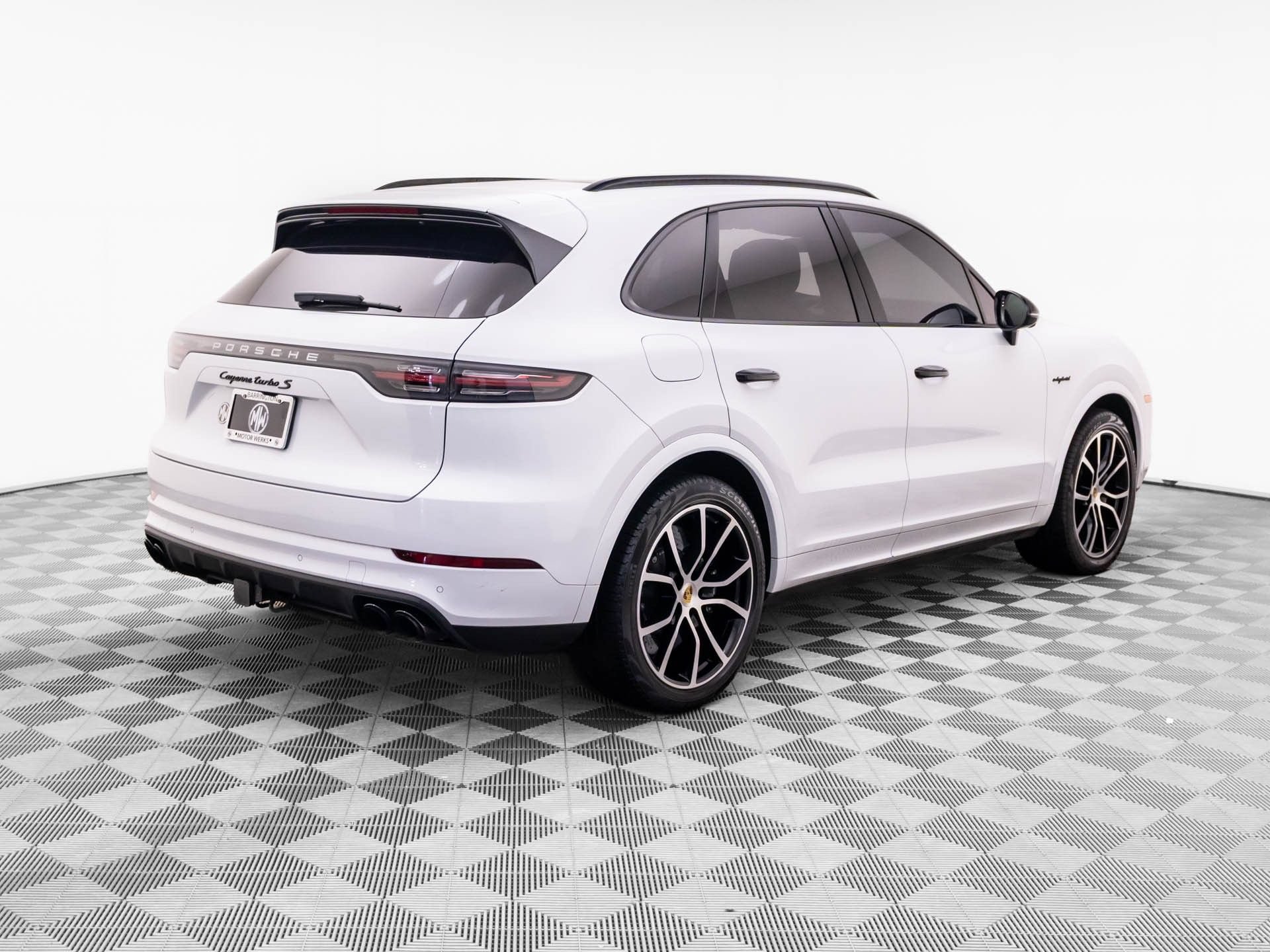 Used 2023 Porsche Cayenne Turbo S AWD/4WD image 8