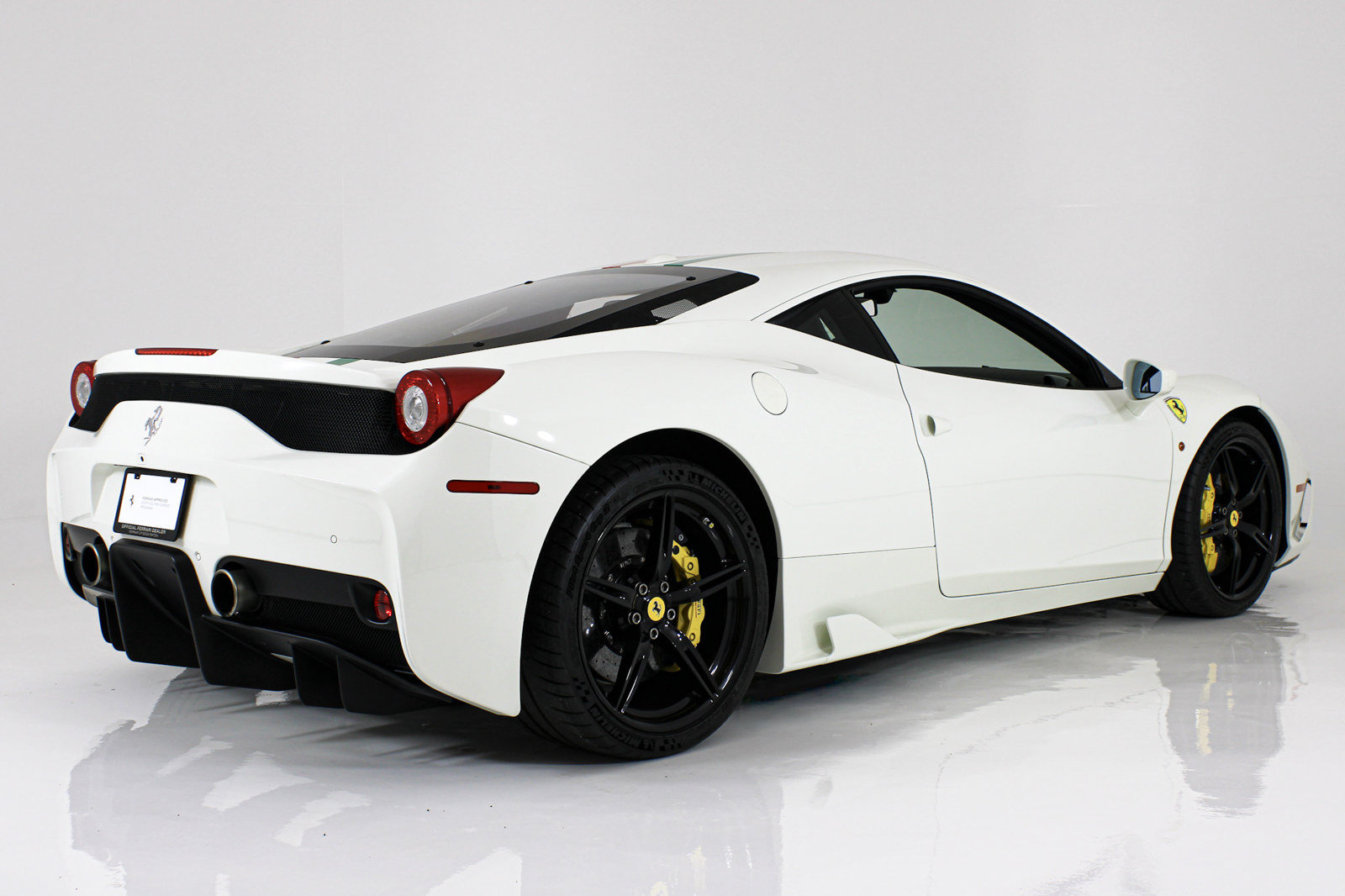 Used 2015 Ferrari 458 Speciale Coupe RWD image 3