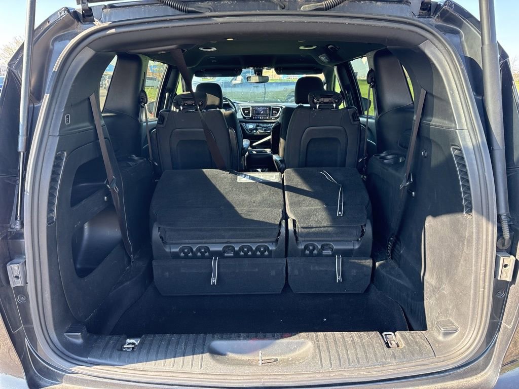 Used 2018 Chrysler Pacifica Touring Plus w/ S Appearance Package image 8