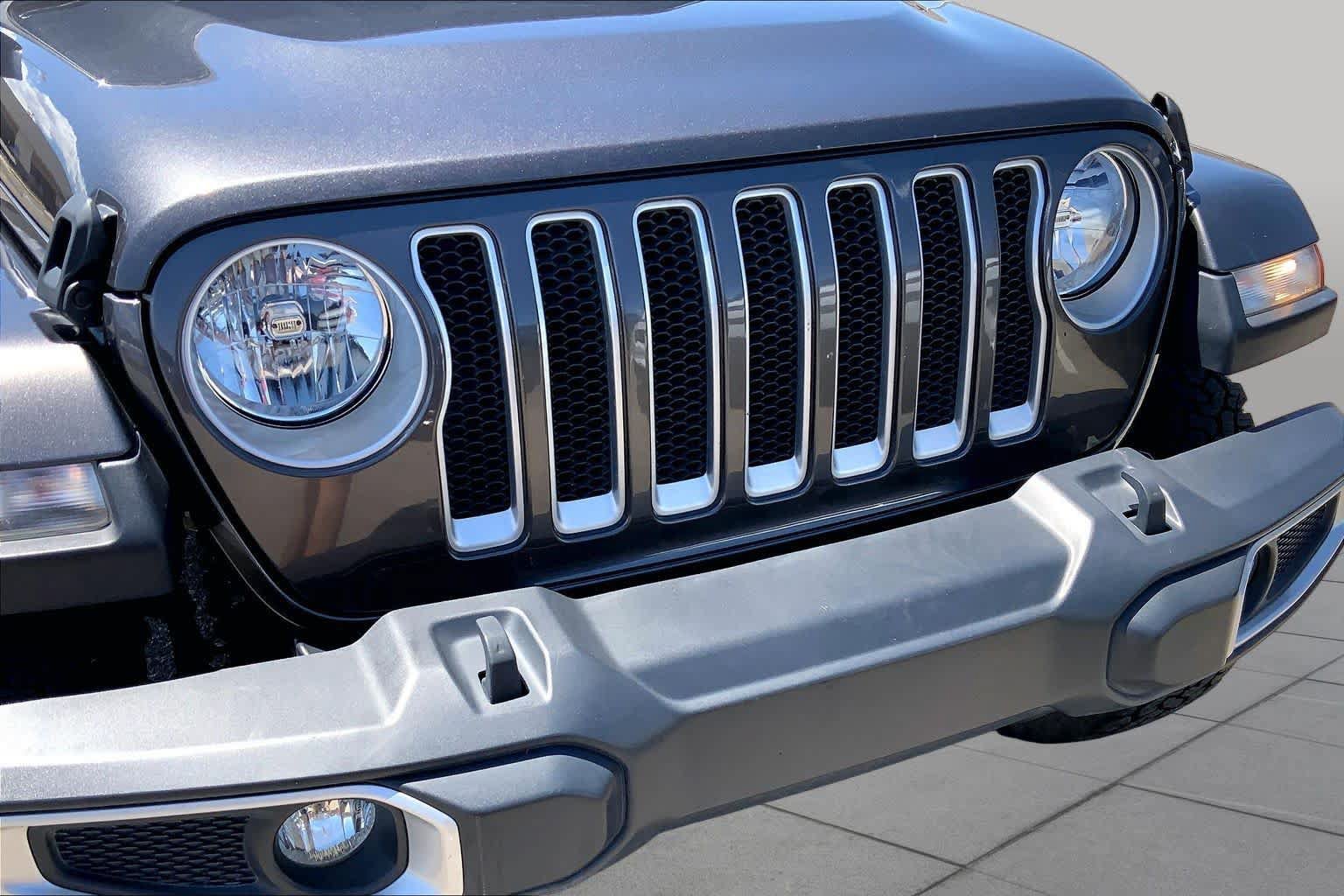 Used 2020 Jeep Wrangler Unlimited Sahara w/ Uconnect 4C Nav & Sound Group AWD/4WD image 28