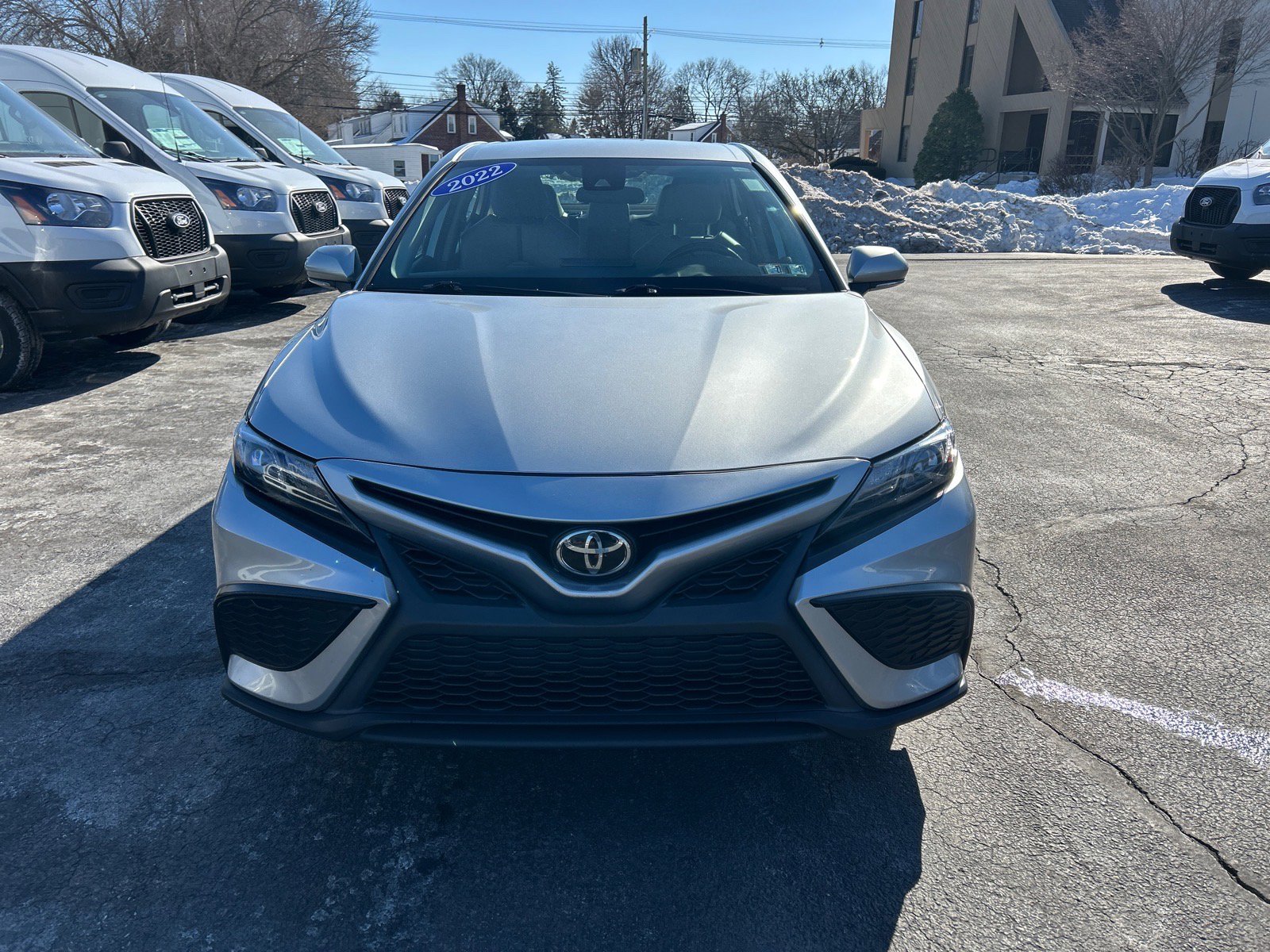 Used 2022 Toyota Camry SE image 2