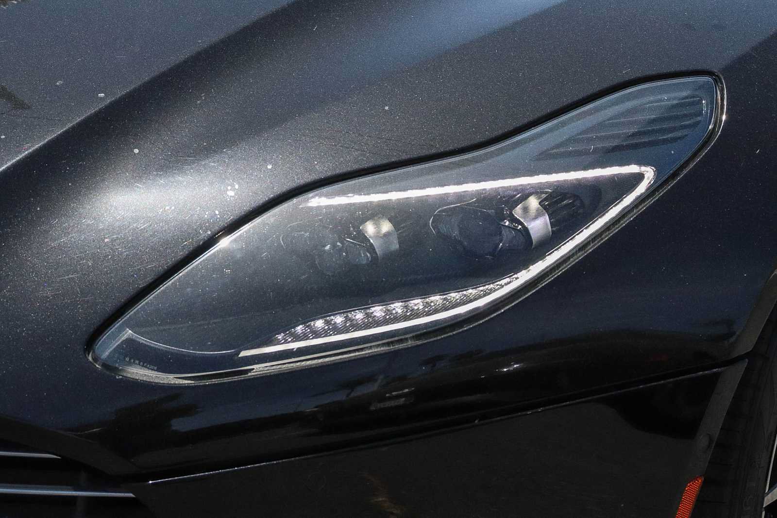 Used 2020 Aston Martin DB11 Coupe RWD image 2