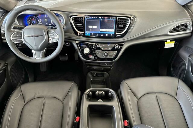 New 2026 Chrysler Pacifica Select image 10