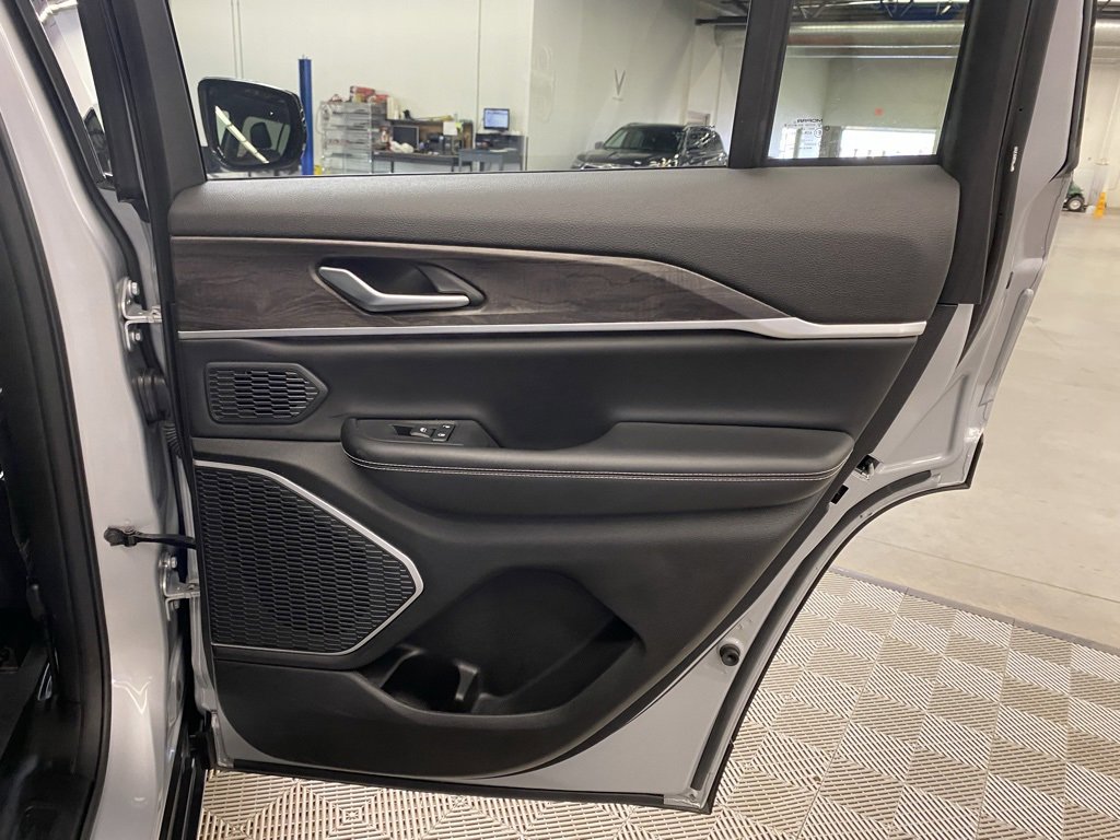 Used 2023 Jeep Grand Cherokee 4WD 4xe image 42