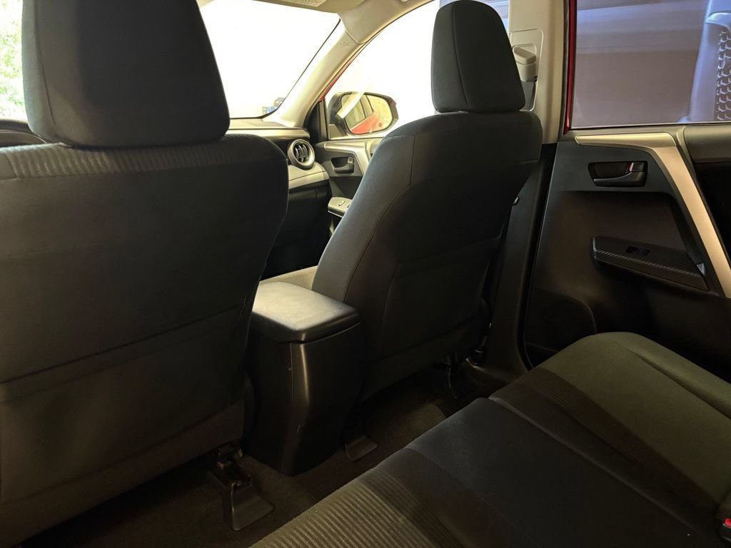 Used 2015 Toyota RAV4 LE AWD/4WD image 18