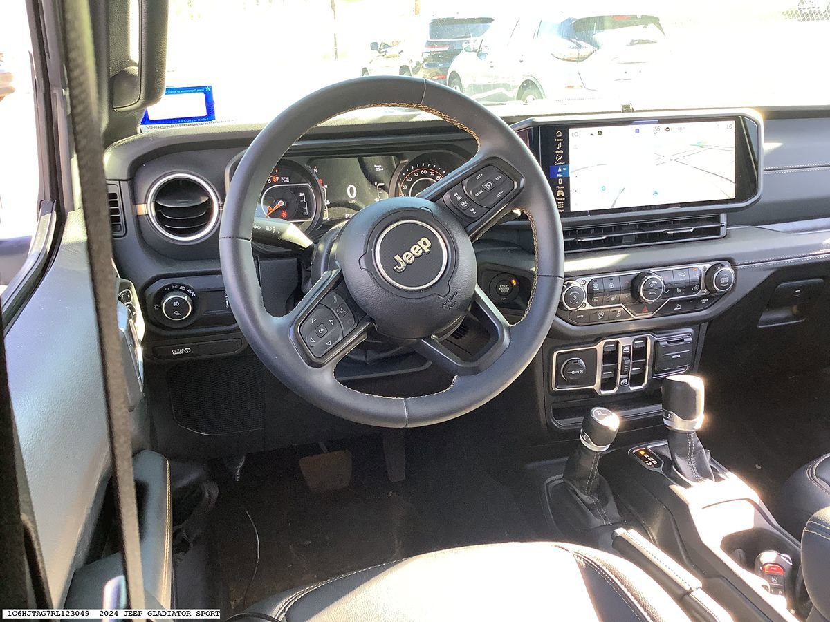 Used 2024 Jeep Gladiator Sport AWD/4WD image 8