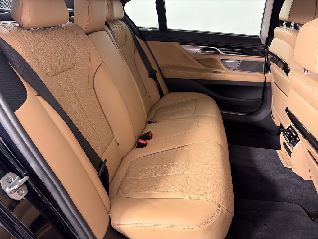 Used 2017 BMW 750i xDrive AWD/4WD image 29