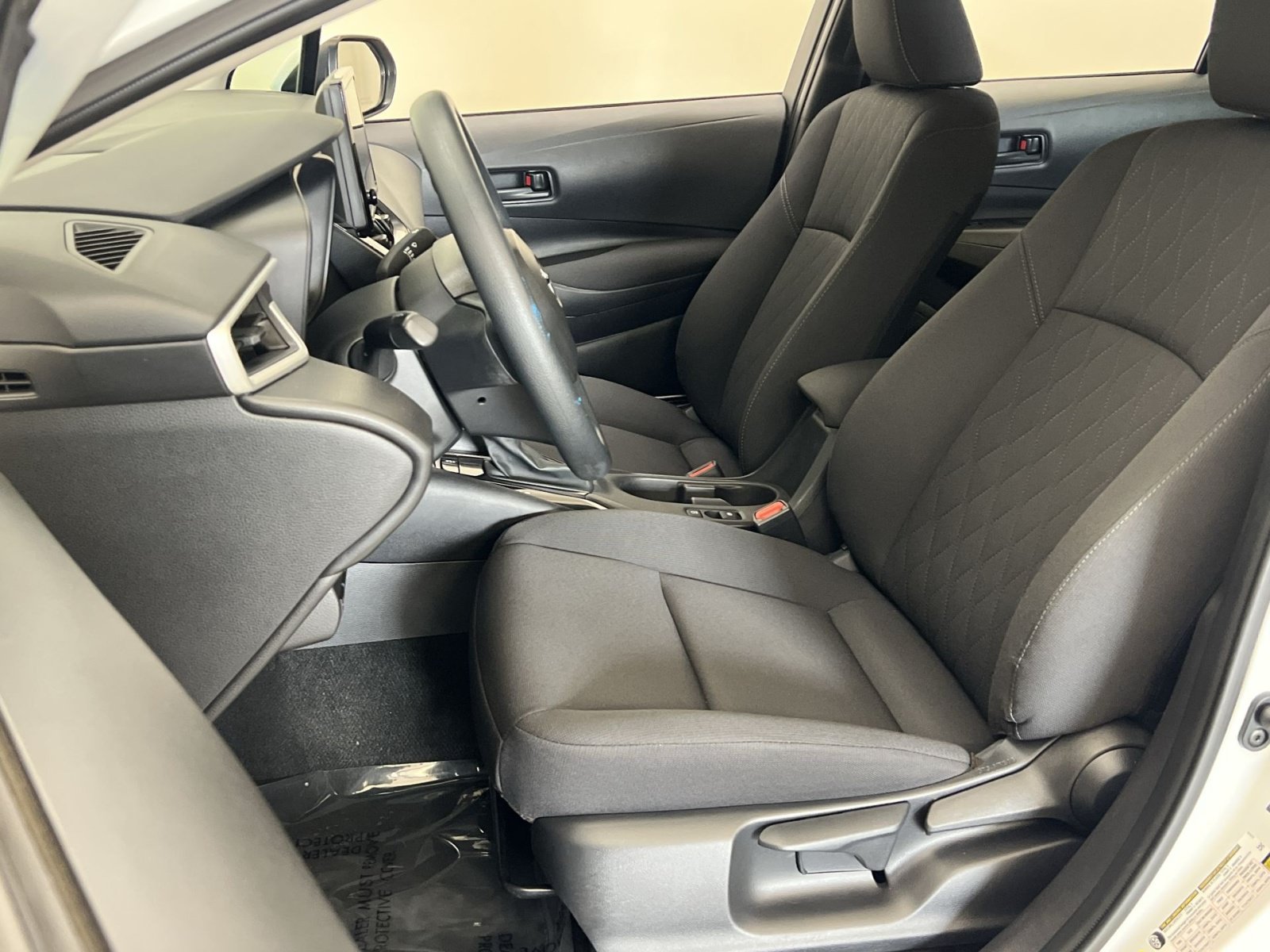 Used 2025 Toyota Corolla LE FWD image 8