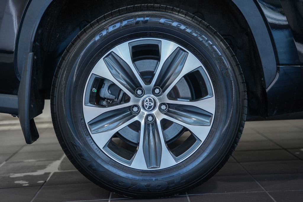 Used 2023 Toyota Highlander XLE image 16