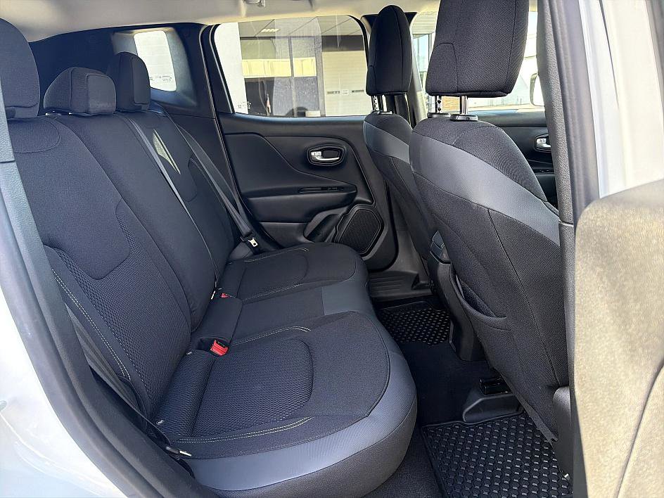 Used 2023 Jeep Renegade Latitude w/ Premium Group image 21