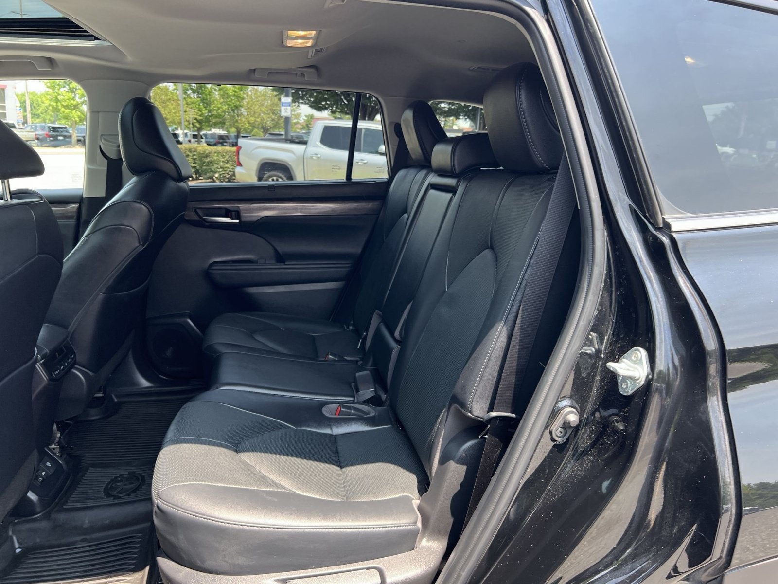 Used 2023 Toyota Highlander Limited AWD/4WD image 23