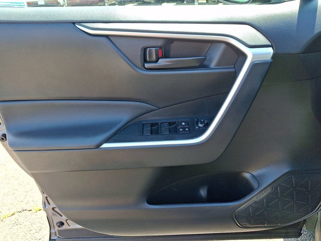 Used 2024 Toyota RAV4 LE AWD/4WD image 14