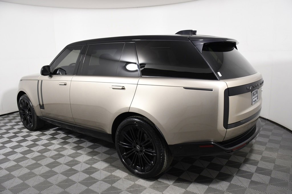 Used 2023 Land Rover Range Rover Long Wheelbase SE image 3