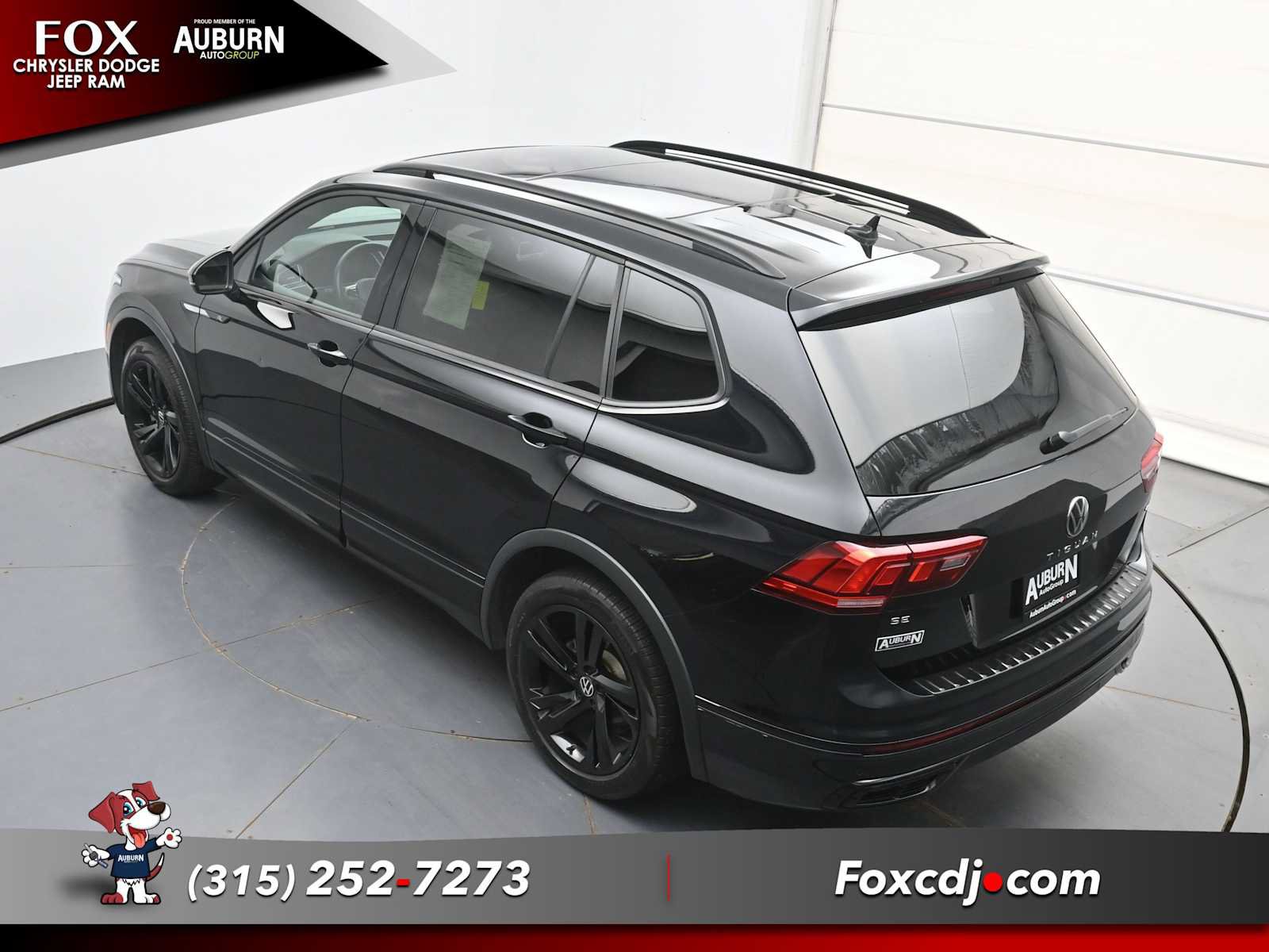 Used 2024 Volkswagen Tiguan SE R-Line AWD/4WD image 31
