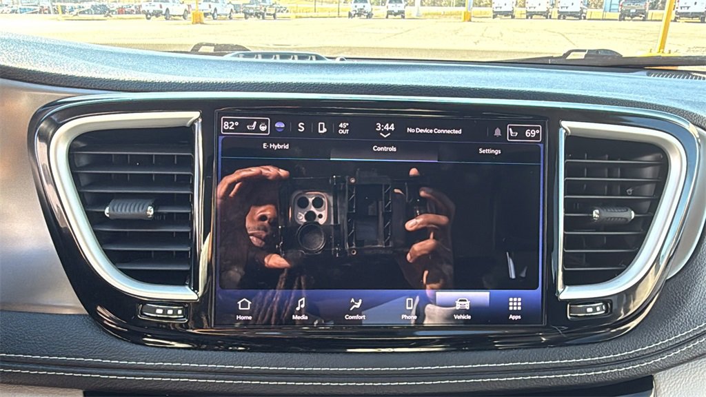 Used 2022 Chrysler Pacifica Touring-L image 24