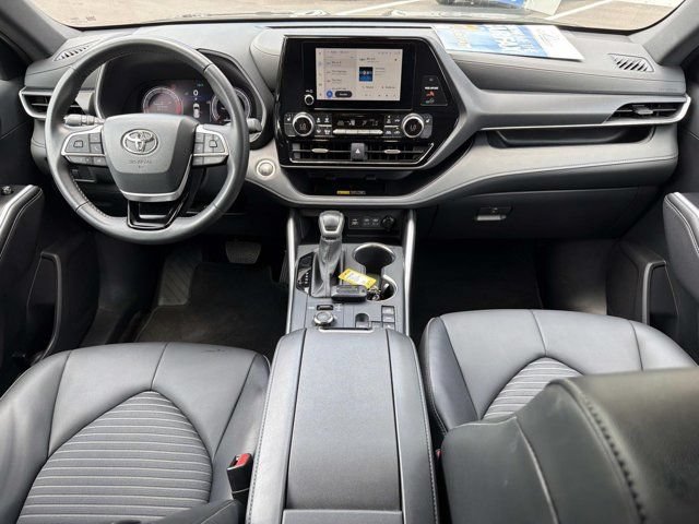 Used 2025 Toyota Highlander XSE AWD/4WD image 23