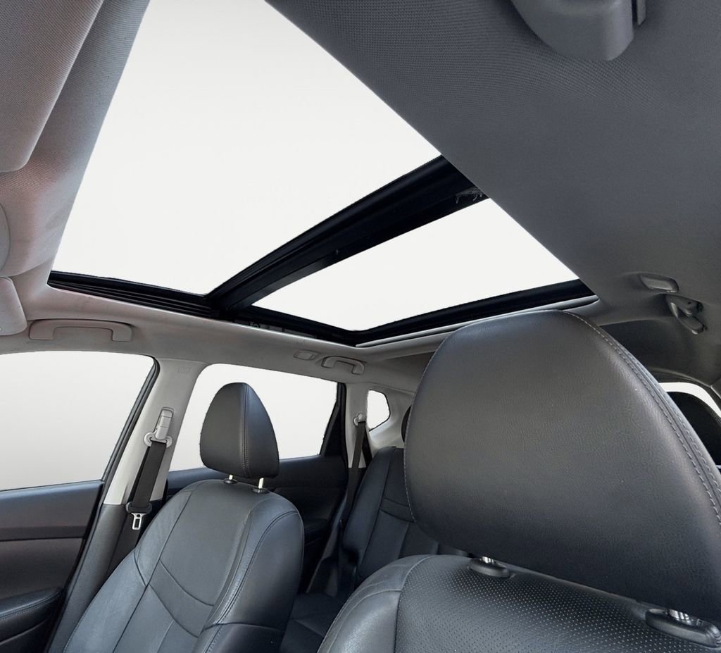 Used 2014 Nissan Rogue SL w/ SL Premium Package image 17