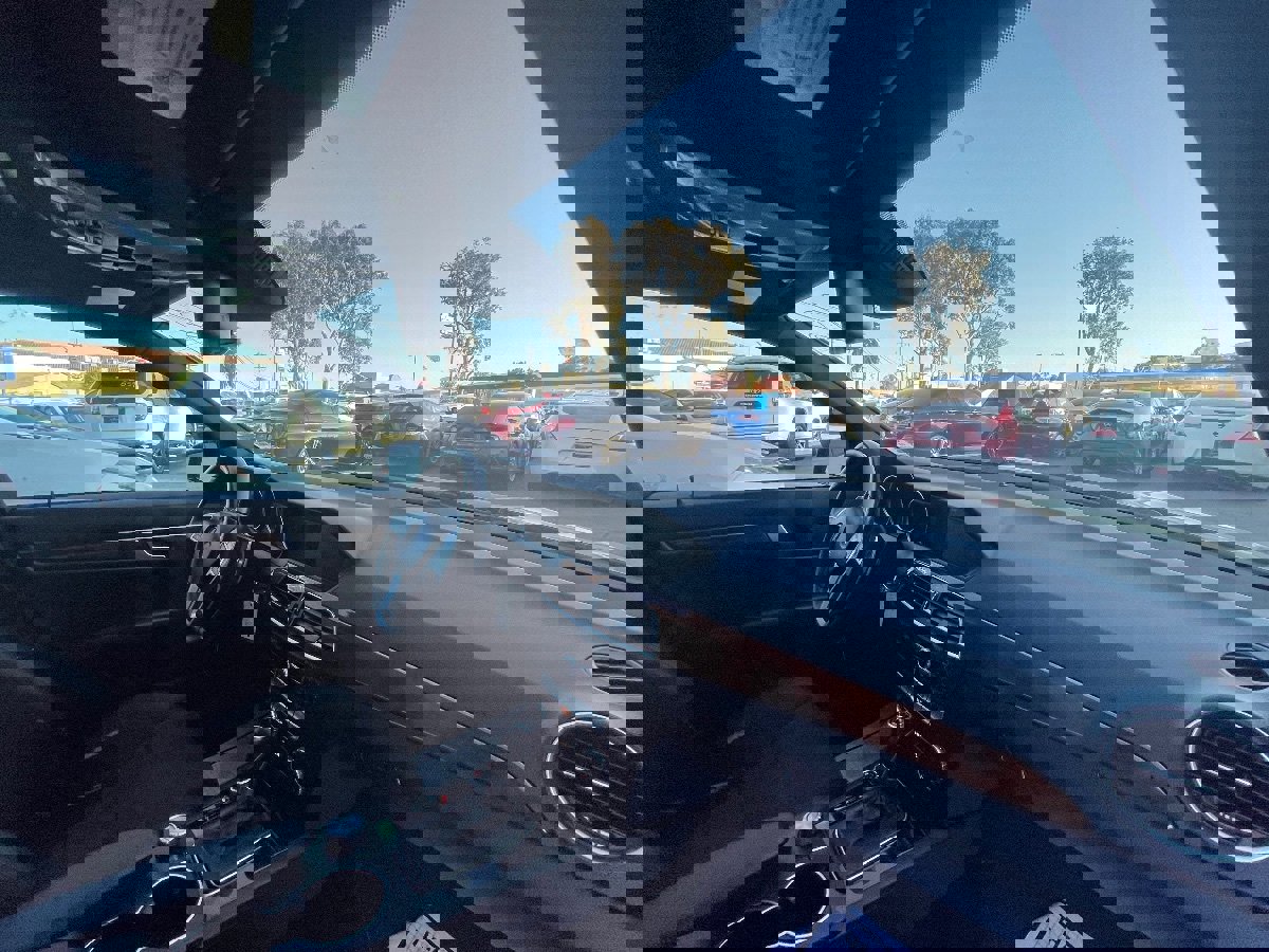 Used 2012 Mercedes-Benz C 63 AMG Sedan w/ Comand 6-disc Pkg image 12