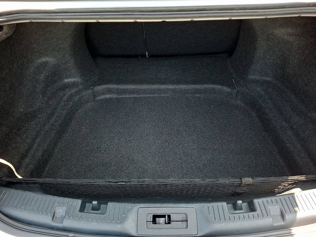 Used 2017 Ford Taurus SE FWD image 26
