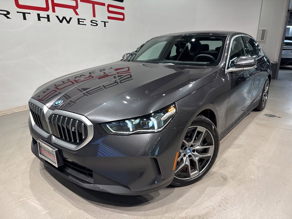 Used 2025 BMW i5 xDrive40 w/ Premium Package AWD/4WD image 2