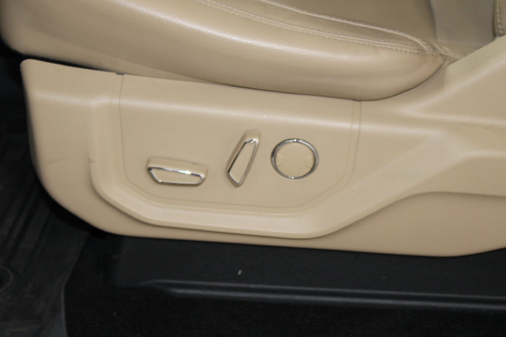 Used 2015 Ford F150 Lariat w/ Equipment Group 502A Luxury AWD/4WD image 17