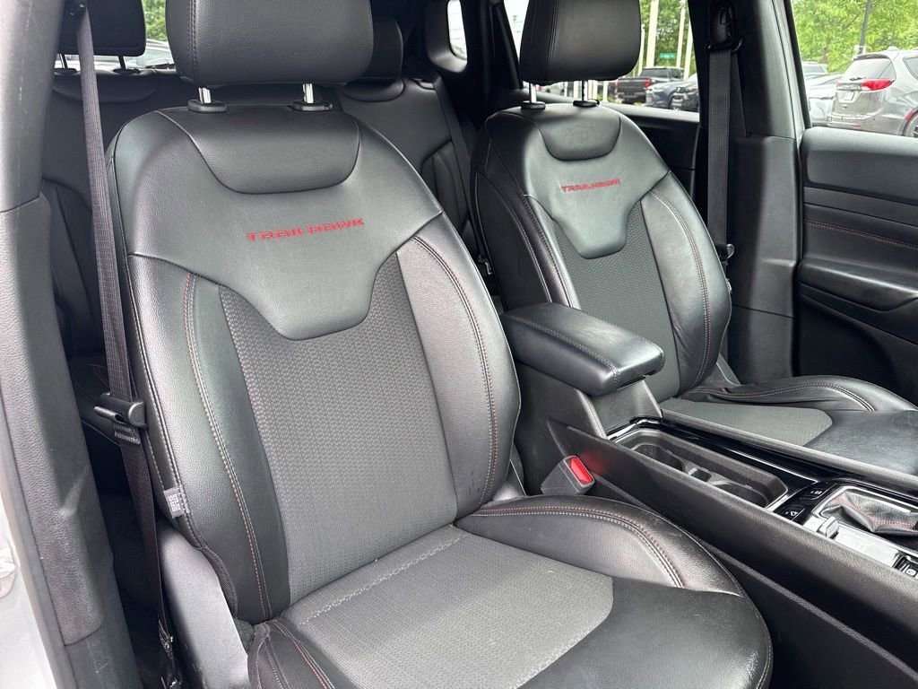 Used 2025 Jeep Compass Trailhawk AWD/4WD image 34