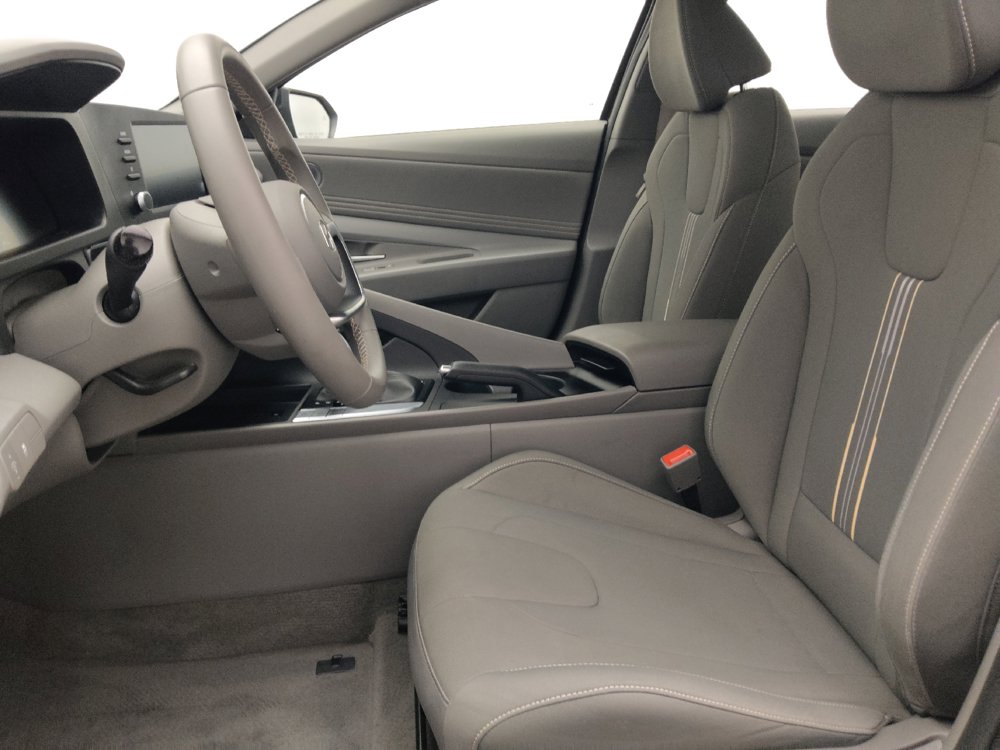 Used 2025 Hyundai Elantra Sport FWD image 17