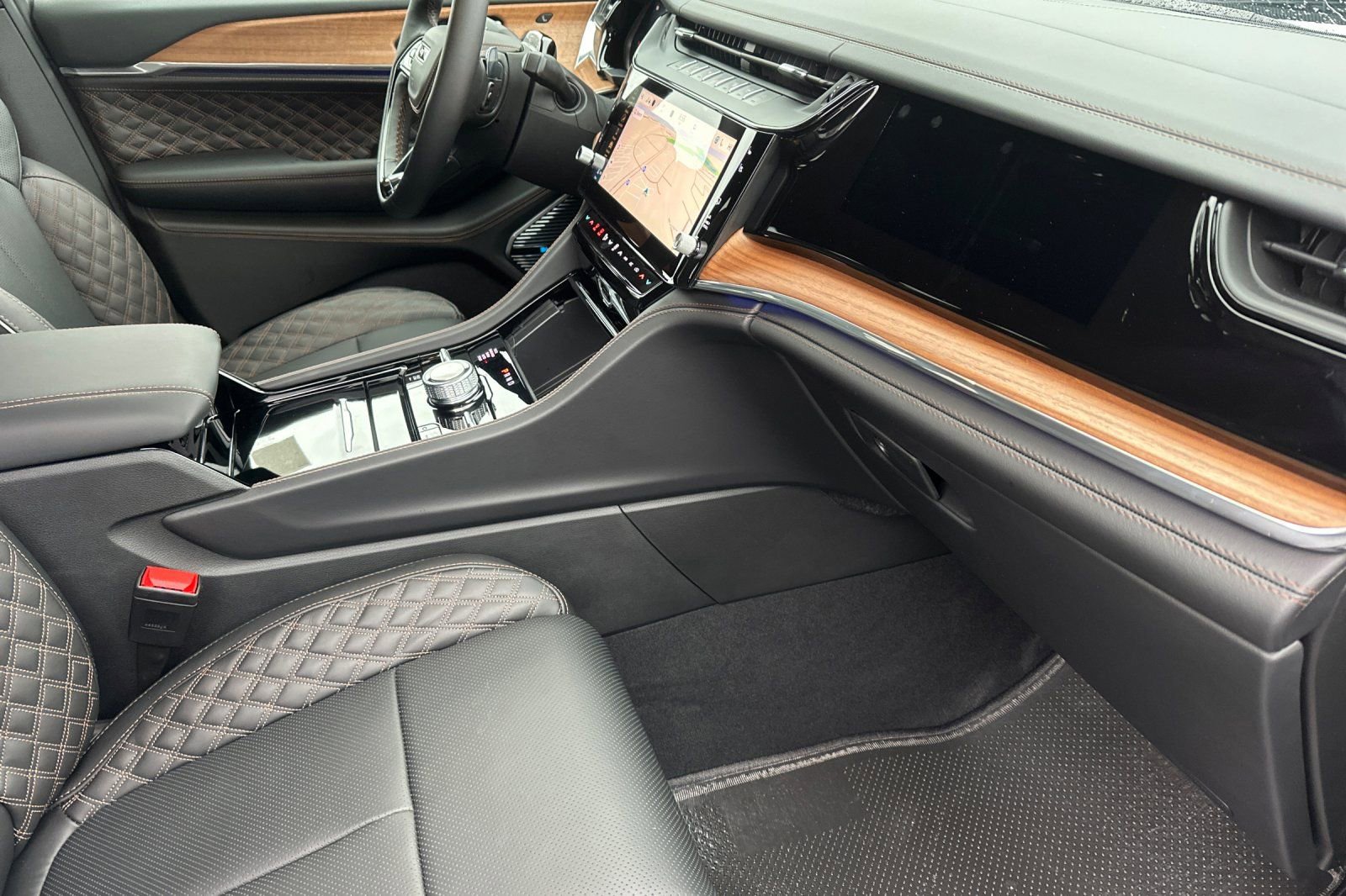 New 2026 Jeep Grand Cherokee Summit image 16