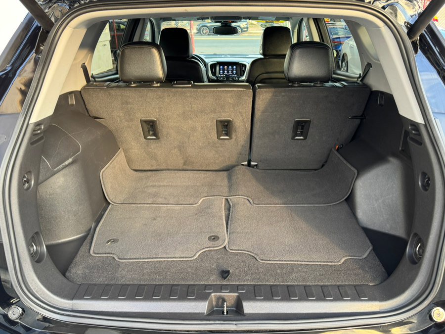 Used 2023 GMC Terrain SLT image 30