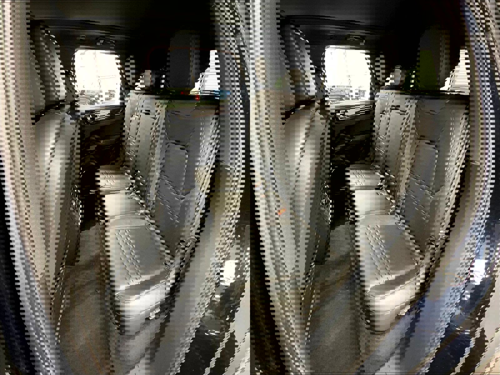 Used 2023 Porsche Cayenne Platinum Edition image 24