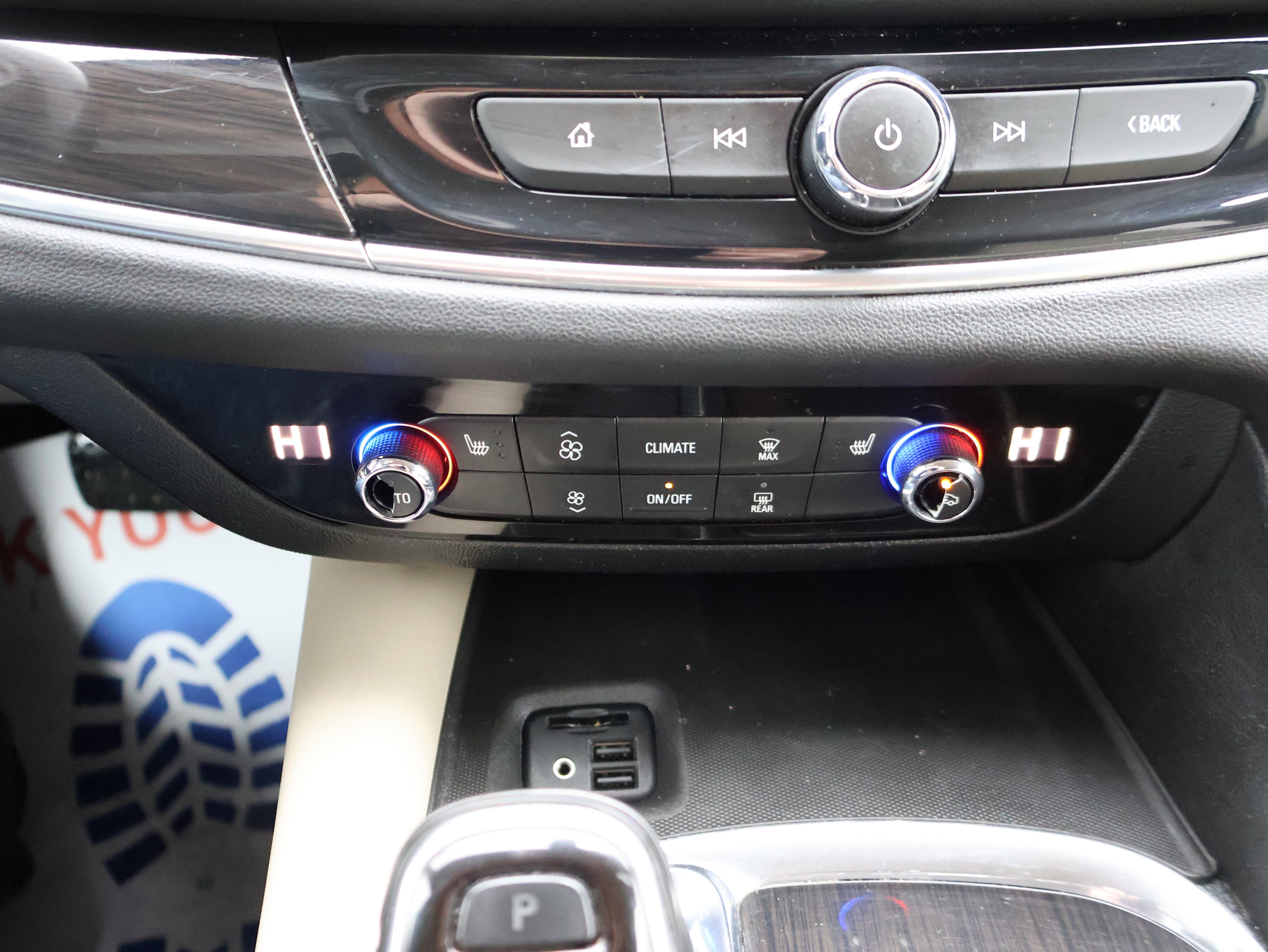 Used 2020 Buick Enclave Essence image 25