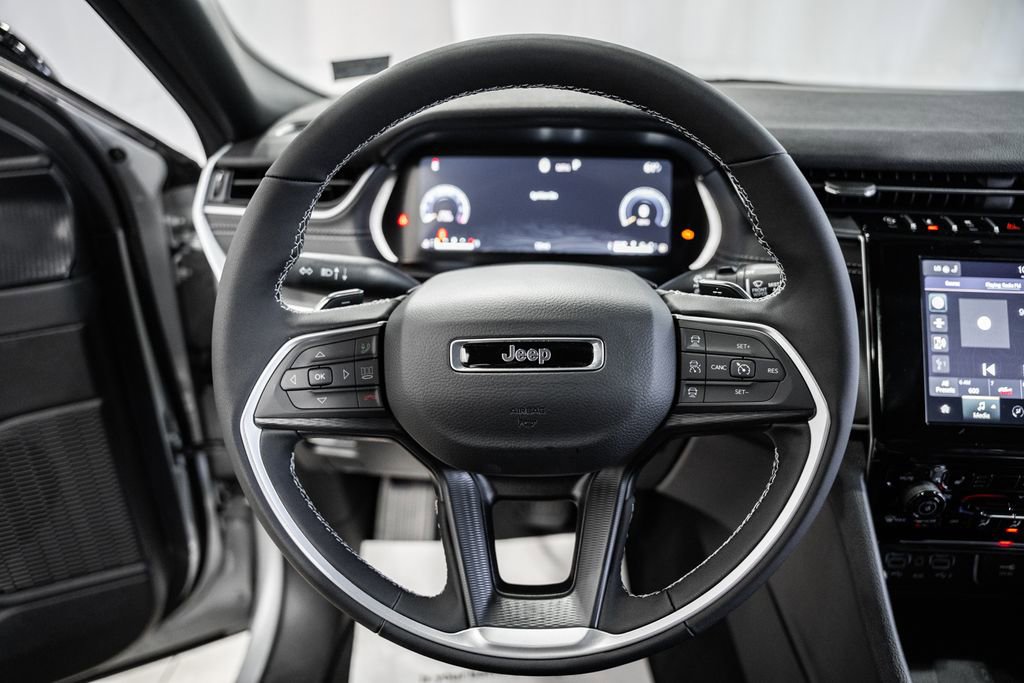 New 2025 Jeep Grand Cherokee Altitude image 27