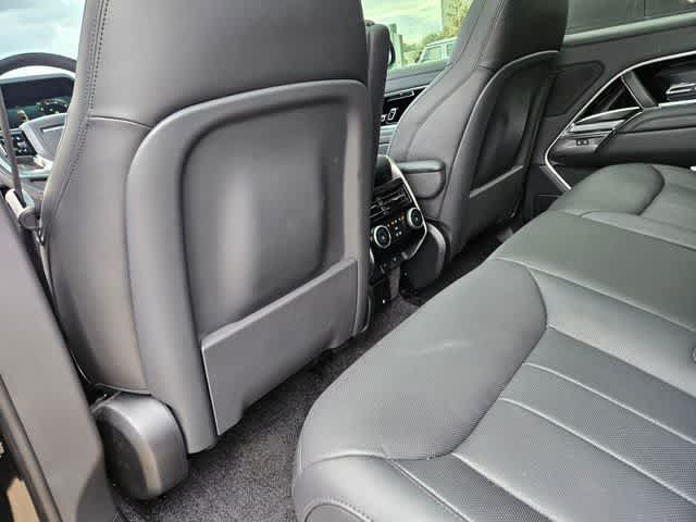 Used 2025 Land Rover Range Rover SE AWD/4WD image 17