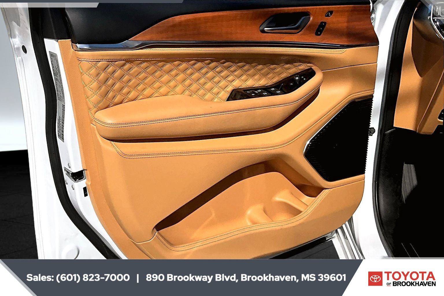 Used 2025 Jeep Grand Cherokee L Summit AWD/4WD image 19