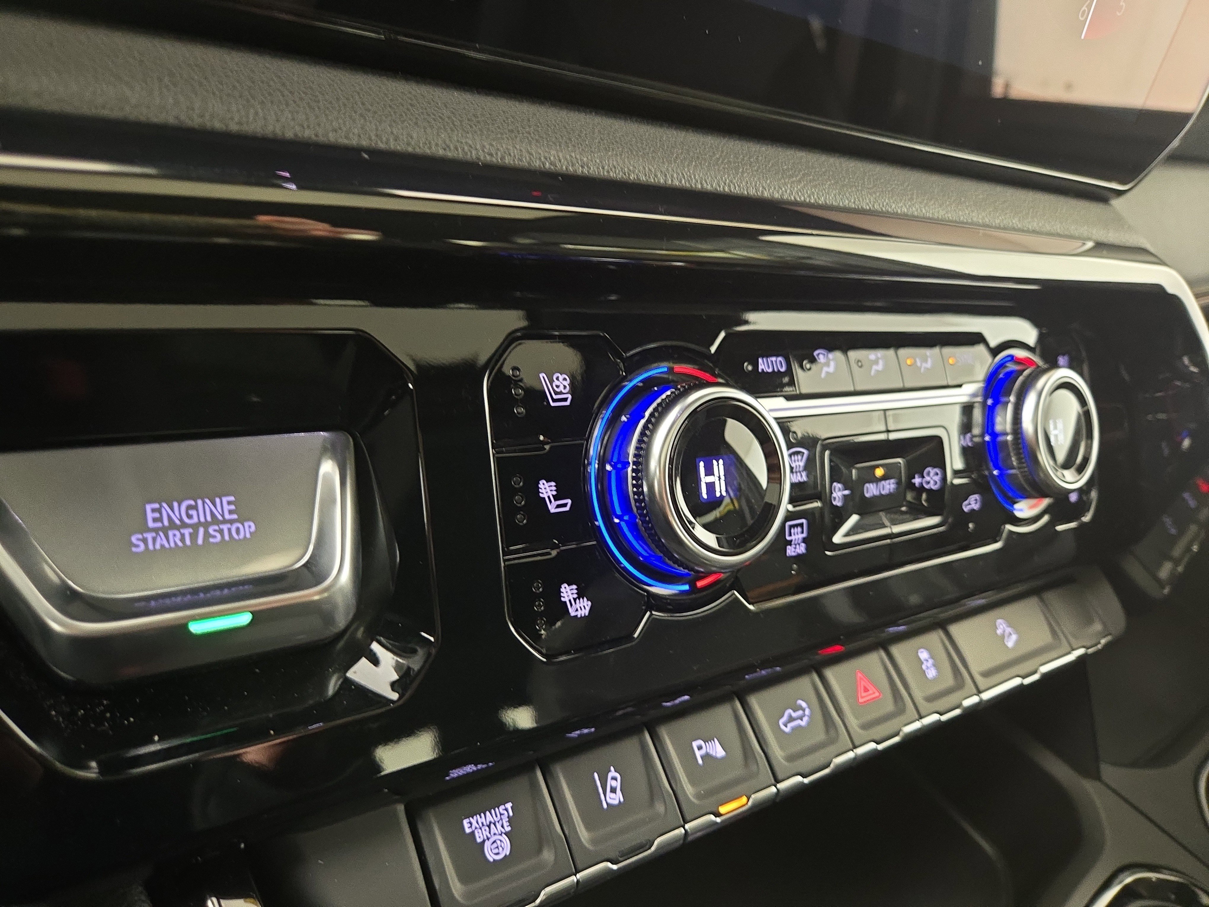 Certified 2025 GMC Sierra 2500 AT4 w/ Technology Package image 26