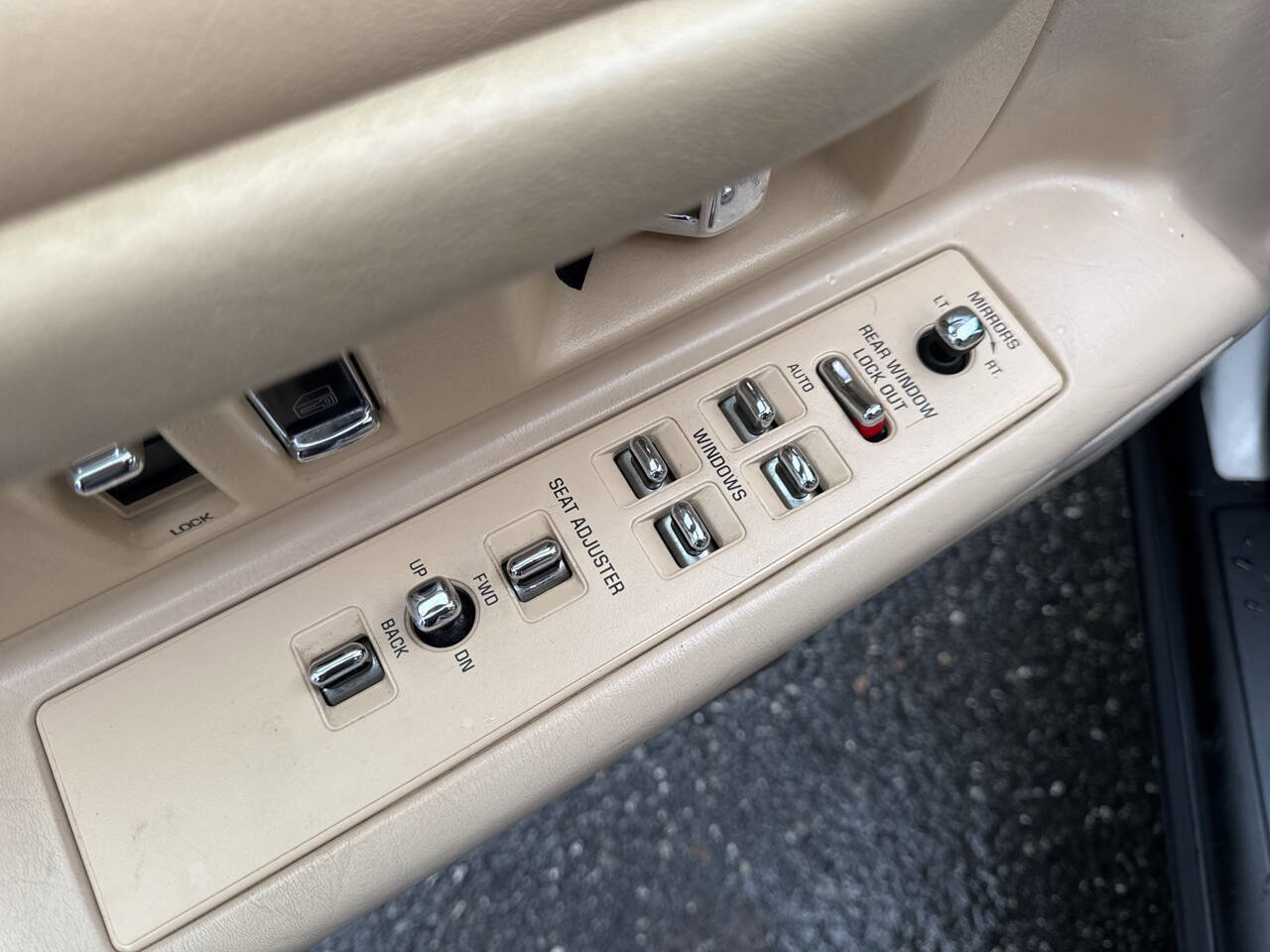 Used 1995 Cadillac De Ville Sedan image 29