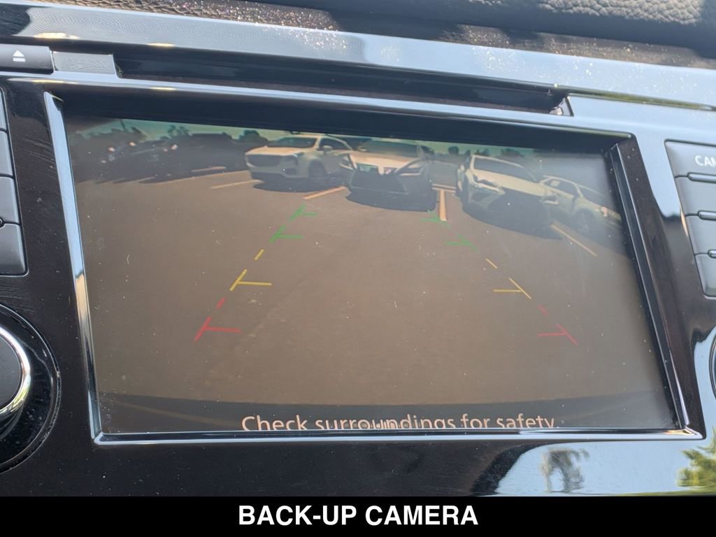 Used 2018 Nissan Rogue SV FWD image 4