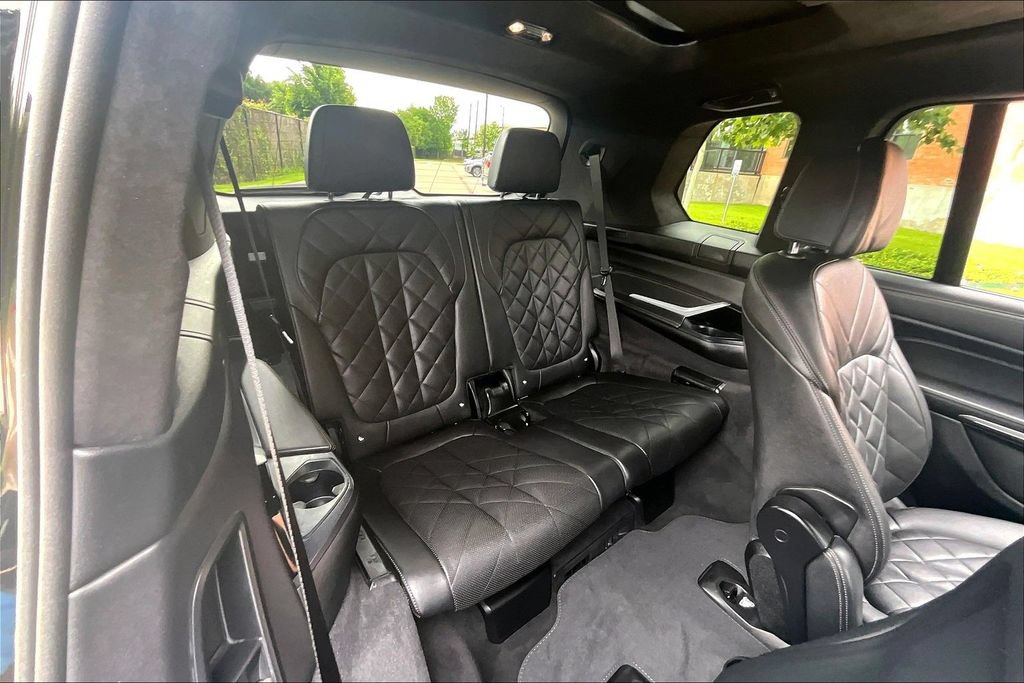 Used 2025 BMW X7 xDrive40i w/ M Sport Package AWD/4WD image 38