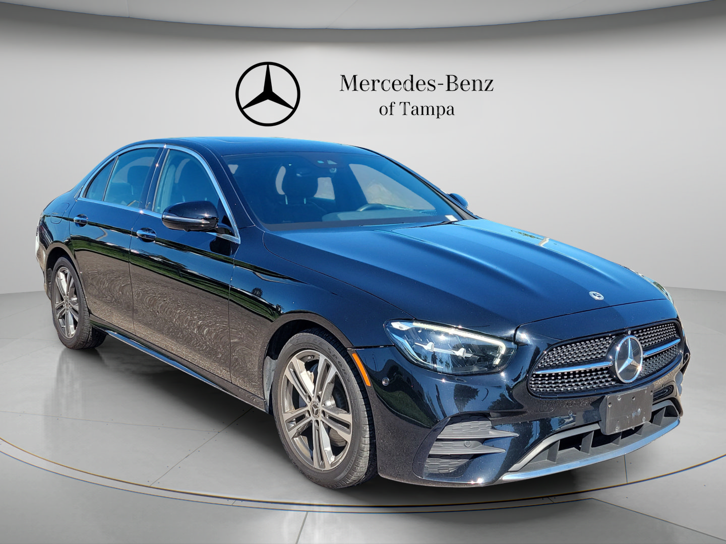 Used 2023 Mercedes-Benz E 350 4MATIC Sedan image 4