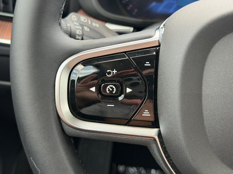 Certified 2024 Volvo XC60 T8 Ultimate AWD/4WD image 17