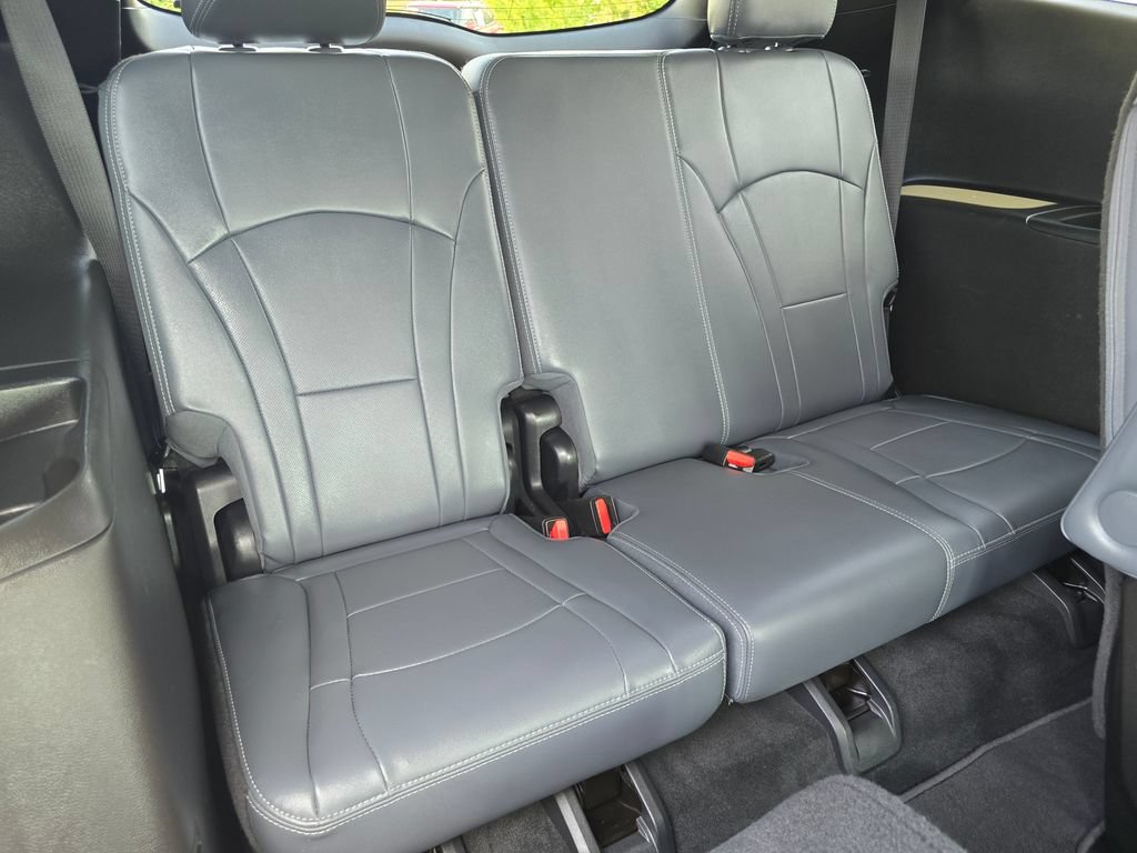 Used 2023 Buick Enclave Essence w/ Sport Touring Edition AWD/4WD image 21