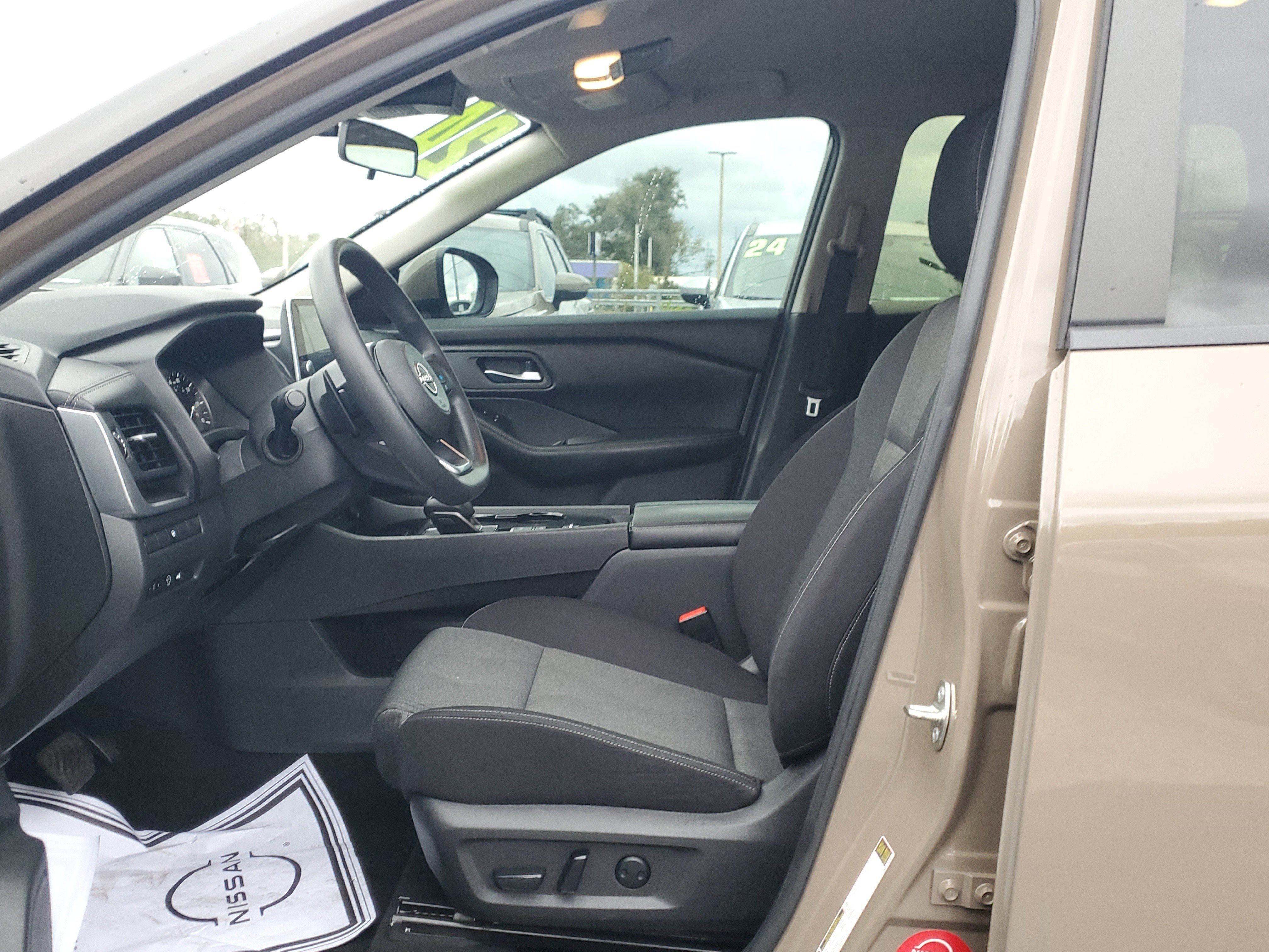 Certified 2024 Nissan Rogue SV image 19