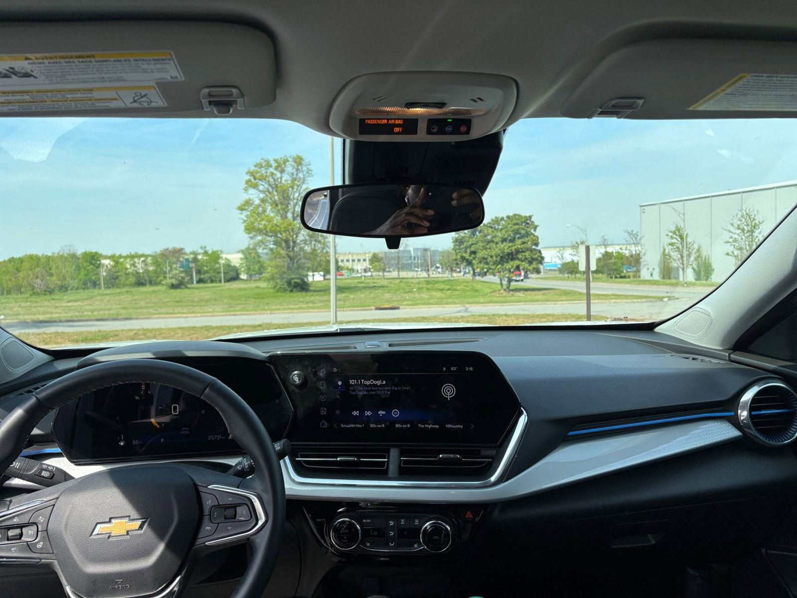 Used 2025 Chevrolet Trax LT w/ LT Convenience Package image 32