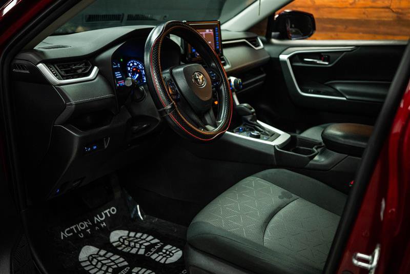 Used 2021 Toyota RAV4 XLE w/ Carpet Mat Package (TMS) image 8