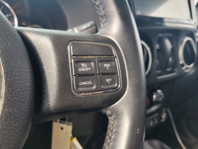 Used 2017 Jeep Wrangler Rubicon w/ Power Convenience Group AWD/4WD image 13