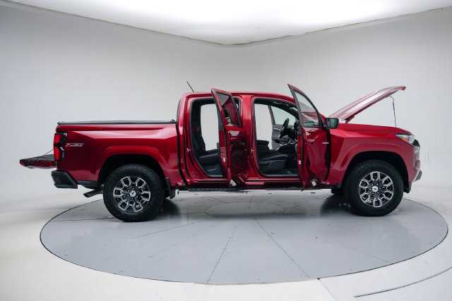 Used 2024 Chevrolet Colorado Z71 w/ Z71 Convenience Package 2 AWD/4WD image 15