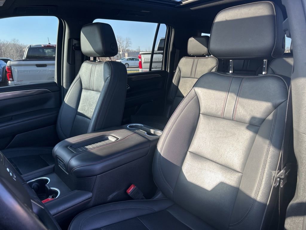 Used 2022 Chevrolet Suburban RST w/ Luxury Package image 18